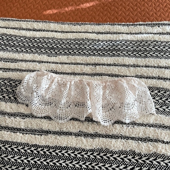 Victoria’s Secret cream lace ruffle bralette women's size M medium - Picture 1 of 3